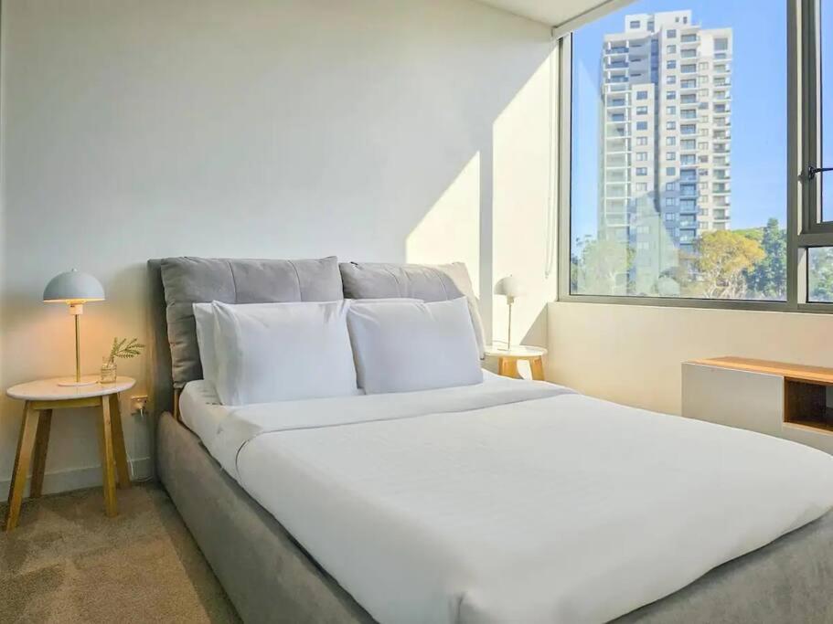 Apartment Walk To Shopping & Premium